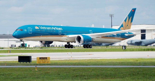 Vietnam Airlines sẽ b&aacute;n gần 30 m&aacute;y bay do lỗ nặng, cổ phiếu bị kiểm so&aacute;t.