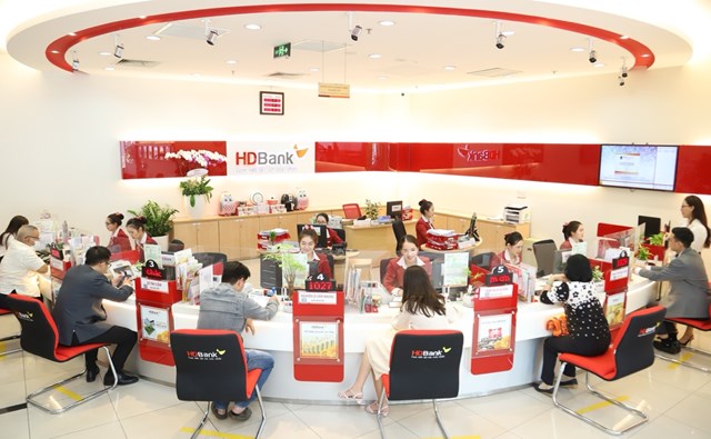 HDBank đạt 4.028 tỷ lợi nhuận quý 1, tăng 46.8%, chia cổ tức 2023 tỷ lệ 30% gồm tiền và cổ phiếu - Ảnh 1