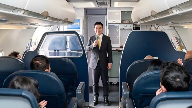 &Ocirc;ng Đỗ Vinh Quang, Chủ tịch Vietravel Airlines ph&aacute;t biểu tr&ecirc;n chiếc m&aacute;y bay sở hữu ri&ecirc;ng đầu ti&ecirc;n của h&atilde;ng.