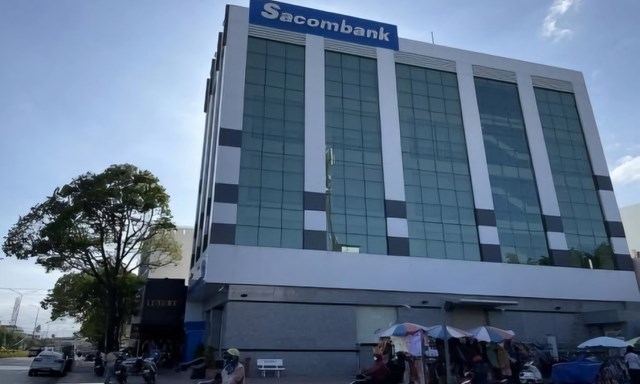 Ph&ograve;ng giao dịch Sacombank Cam Ranh.