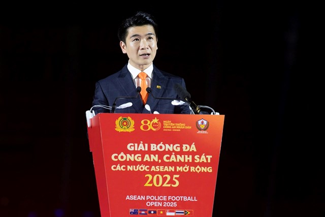 &Ocirc;ng Đỗ Quang Vinh, Ph&oacute; chủ tịch HĐQT ki&ecirc;m Ph&oacute; tổng gi&aacute;m đốc SHB ph&aacute;t biểu tại buổi lễ khai mạc