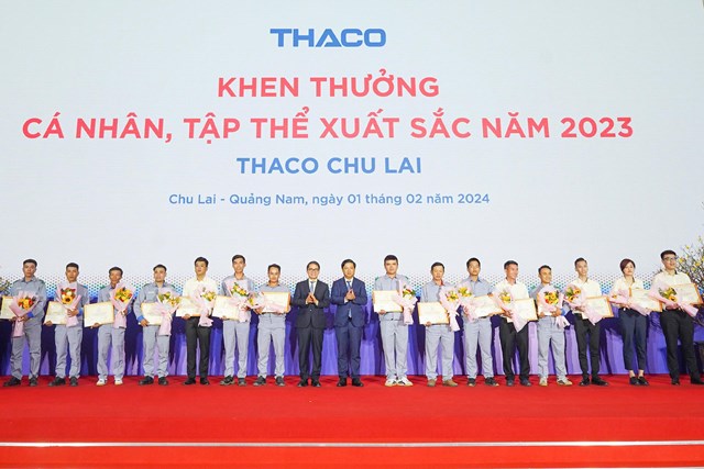 Khen thưởng c&aacute; nh&acirc;n &amp; tập thể xuất sắc cho nh&acirc;n sự THACO INDUSTRIES