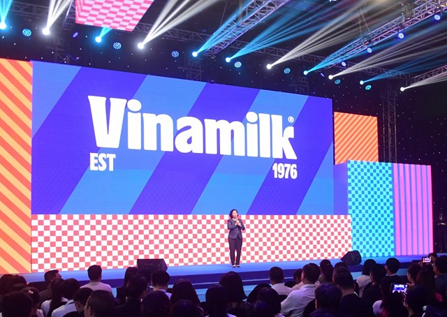 Bộ nhận diện thương hiệu mới của Vinamilk thể hiện một thế giới đầy m&agrave;u sắc, trẻ trung