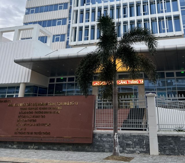 Sở TN-MT v&agrave; Văn ph&ograve;ng Đăng k&yacute; đất đai tỉnh Bến Tre vừa được dời về t&ograve;a nh&agrave; số 1 của UBND tỉnh Bến Tre.