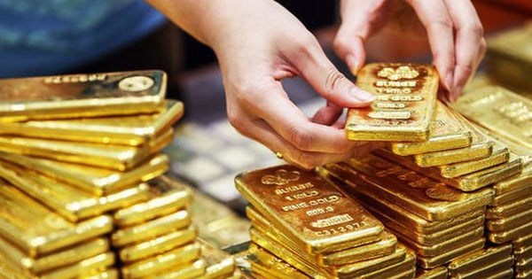 Gi&aacute; v&agrave;ng thế giới v&agrave; trong nước đồng loạt "bốc hơi" sau phi&ecirc;n tăng sốc h&ocirc;m qua.