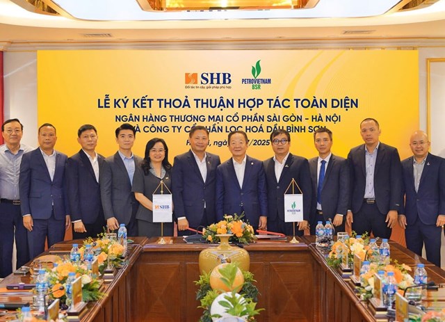 To&agrave;n cảnh lễ k&yacute; kết thỏa thuận hợp t&aacute;c to&agrave;n diện giữa Ng&acirc;n h&agrave;ng SHB v&agrave; CTCP Lọc h&oacute;a dầu B&igrave;nh Sơn
