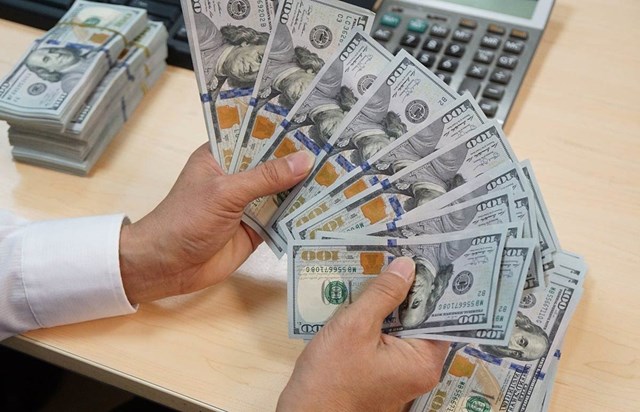 Gi&#225; USD ng&#226;n h&#224;ng cao chưa từng c&#243;, tỷ gi&#225; trung t&#226;m lập đỉnh mới - Ảnh 1