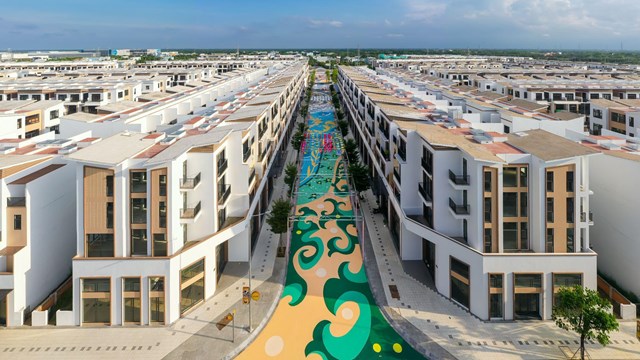 Tuyến phố đi bộ Millennia Journey đang được ho&agrave;n thiện. Đ&acirc;y l&agrave; một trong hai hạng mục điểm nhấn sẽ được khai trương tại đại nhạc hội ng&agrave;y 9/8 tới đ&acirc;y.