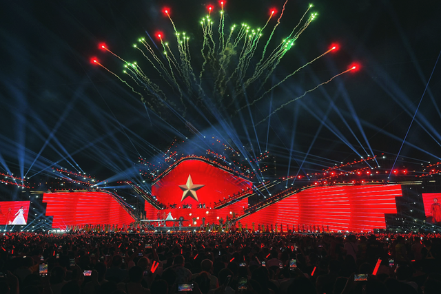 &#39;V-Concert Rạng rỡ Việt Nam&#39;: &#39;Đ&#234;m huyền thoại&#39; k&#237;ch hoạt th&#224;nh phố Expo đầu ti&#234;n tại Việt Nam - Ảnh 4