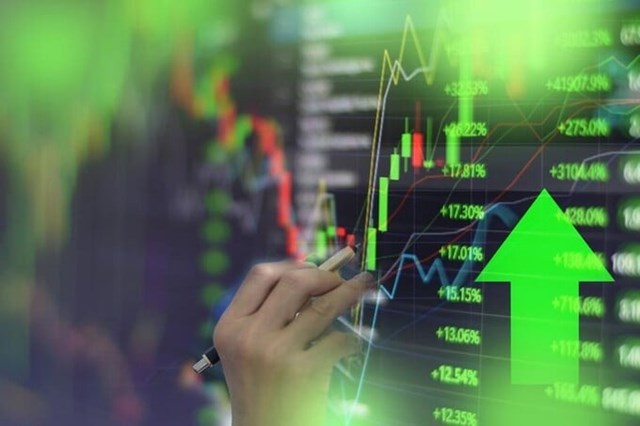 VN-Index tăng gần 12 điểm phi&#234;n 11/8 - Ảnh 1