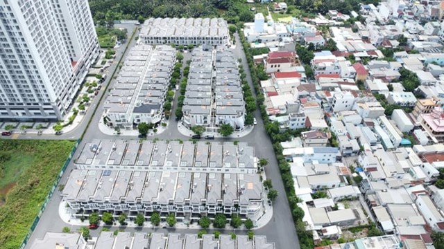 Thế nhưng, &iacute;t ai ngờ rằng, dự &aacute;n Green Star Sky Garden từng bị cơ quan chức năng Tp.HCM tu&yacute;t c&ograve;i v&igrave; &ldquo;x&acirc;y lụi&rdquo; 110 căn biệt thự nh&agrave; phố liền kề.