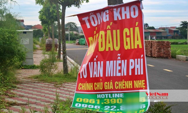 Đấu gi&#225; đất ở Thanh Oai: Bất ngờ trả cọc, dừng v&#244; thời hạn - Ảnh 1