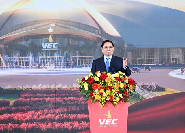 Thủ tướng Ch&iacute;nh phủ Phạm Minh Ch&iacute;nh nhấn mạnh Trung t&acirc;m Hội chợ Triển l&atilde;m quốc gia hứa hẹn l&agrave; kh&ocirc;ng gian g&oacute;p phần th&uacute;c đẩy sự ph&aacute;t triển ng&agrave;nh dịch vụ c&ocirc;ng nghiệp văn h&oacute;a, c&ocirc;ng nghiệp giải tr&iacute; của Việt Nam.