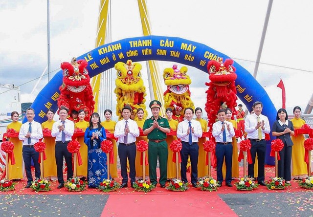 Cầu M&aacute;y Chai (cầu Ho&agrave;ng Gia) thuộc Dự &aacute;n Khu vui chơi giải tr&iacute;, nh&agrave; ở v&agrave; c&ocirc;ng vi&ecirc;n sinh th&aacute;i đảo Vũ Y&ecirc;n (Vinhomes Royal Island) &ndash; Hải Ph&ograve;ng cũng ch&iacute;nh thức được kh&aacute;nh th&agrave;nh s&aacute;ng 19/8/2025.