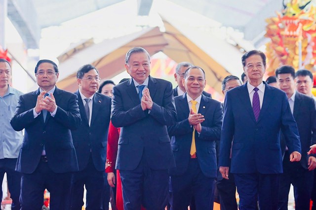 Tổng B&iacute; thư T&ocirc; L&acirc;m, Thủ tướng Ch&iacute;nh Phủ Phạm Minh Ch&iacute;nh, c&ugrave;ng c&aacute;c l&atilde;nh đạo, nguy&ecirc;n l&atilde;nh đạo Đảng, Nh&agrave; nước, Ch&iacute;nh phủ, th&agrave;nh phố H&agrave; Nội tham dự sự kiện Kh&aacute;nh th&agrave;nh Trung t&acirc;m Hội chợ Triển l&atilde;m Quốc gia