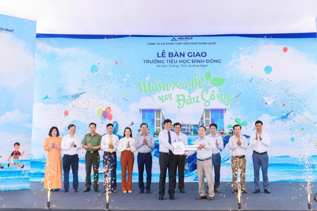 H&ograve;a Ph&aacute;t b&agrave;n giao ng&ocirc;i trường trị gi&aacute; 42 tỷ đồng cho tỉnh Quảng Ng&atilde;i