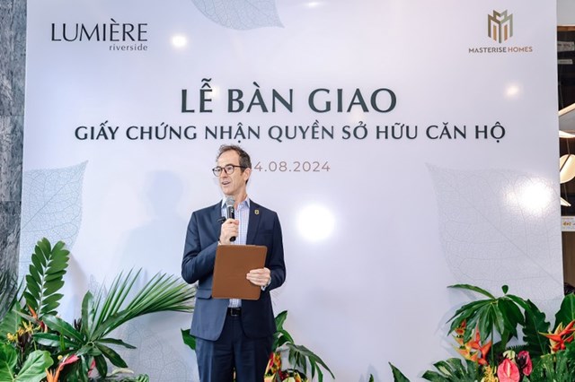 &Ocirc;ng Julian Wyatt, CEO C&ocirc;ng ty Masterise Property Management chia sẻ tại buổi lễ. &nbsp;