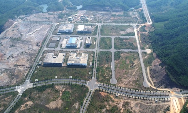 Nhiều diện t&iacute;ch đất tại Danang IT Park đang bỏ kh&ocirc;ng.