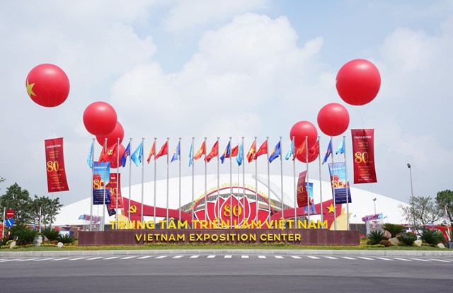 Trung t&acirc;m Triển l&atilde;m Việt Nam c&oacute; tổng diện t&iacute;ch triển l&atilde;m trong nh&agrave; v&agrave; ngo&agrave;i trời l&ecirc;n tới 330.000m2.