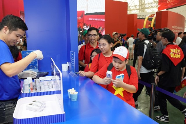 Kh&#244;ng gian trưng b&#224;y v&#224; trải nghiệm của Vinamilk h&#250;t kh&#225;ch tại Triển l&#227;m th&#224;nh tựu đất nước 80 năm - Ảnh 6