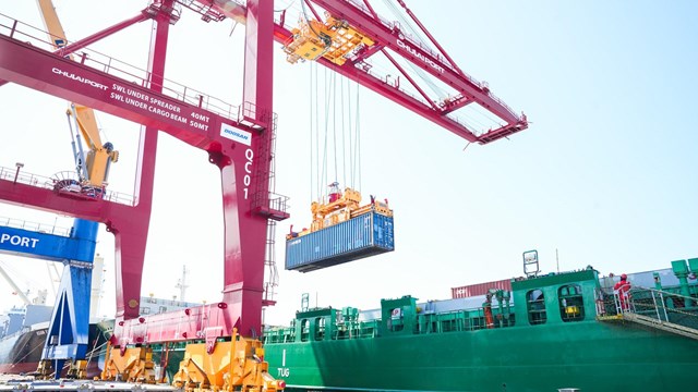 Sản phẩm được vận chuyển l&ecirc;n t&agrave;u xuất khẩu cho đối t&aacute;c Kia Ấn Độ.