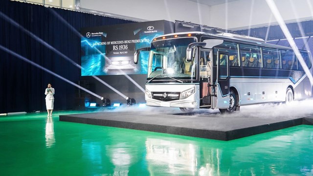 Sản phẩm xe bus cao cấp Mercedes-Benz RS 1936 xuất khẩu sang thị trường Th&aacute;i Lan.