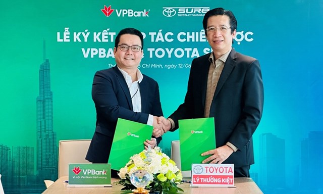 VPBank v&agrave; Toyota Sure k&yacute; kết hợp t&aacute;c gia tăng trải nghiệm cho kh&aacute;ch h&agrave;ng vay mua xe.