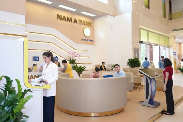 Kh&ocirc;ng gian giao dịch hiện đại, ứng dụng c&ocirc;ng nghệ cao của Nam A Bank
