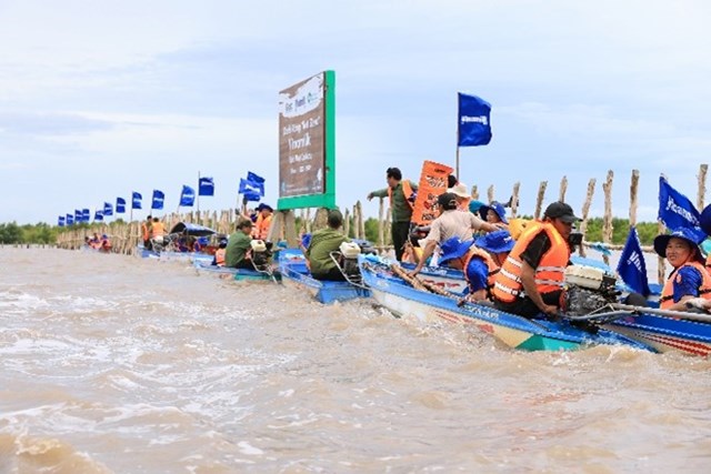 &nbsp;Hoạt động nh&acirc;n vi&ecirc;n tham gia t&aacute;i sinh rừng được Vinamilk thực hiện thường ni&ecirc;n để đ&oacute;ng g&oacute;p cho dự &aacute;n C&aacute;nh rừng Net Zero.