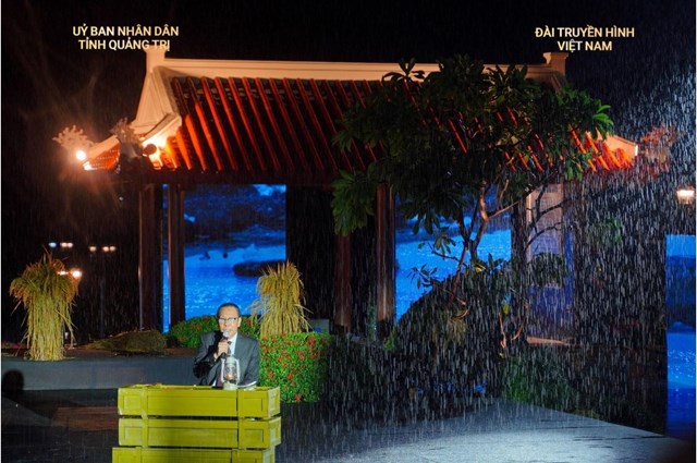 &ldquo;C&aacute;c anh chị ơi, Long Đại giờ đẹp lắm. C&aacute;c bến ph&agrave; đều rất y&ecirc;n b&igrave;nh, tất cả mọi người đều nhớ, đều biết ơn c&aacute;c anh chị nhiều lắm&hellip;&rdquo;, MC Lại Văn S&acirc;m khiến người xem lặng đi với lời chia sẻ đầy x&uacute;c động. Ảnh: VTV