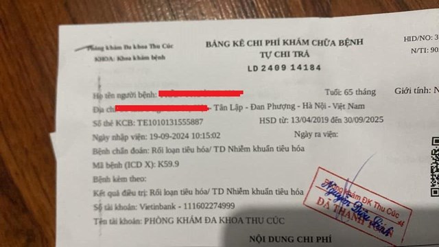 Chị N.T.T đưa con đi kh&aacute;m, b&aacute;c sĩ chẩn đo&aacute;n Rối loạn ti&ecirc;u h&oacute;a/TD Nhiễm khuẩn ti&ecirc;u h&oacute;a. Ảnh: PHCC