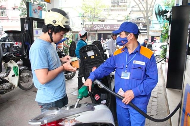Gi&aacute; xăng c&oacute; thể tăng nhẹ v&agrave;o chiều mai. (Ảnh: VNP)