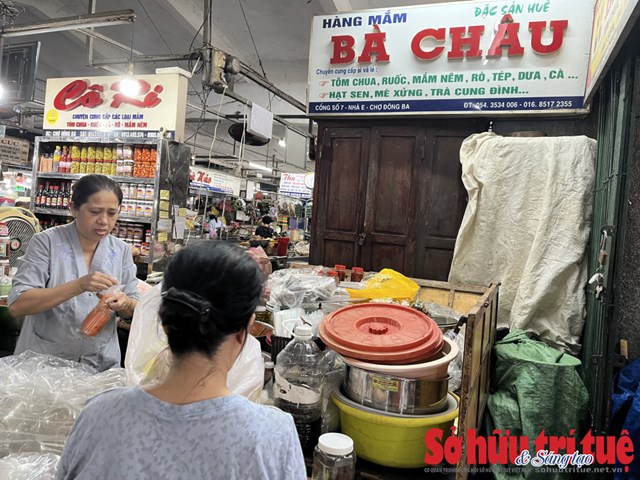 &nbsp;Nhiều cơ sở sản xuất chưa trở th&agrave;nh th&agrave;nh vi&ecirc;n của Hiệp hội T&ocirc;m chua Huế.