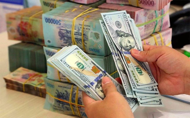 Gi&#225; USD ng&#226;n h&#224;ng tăng cao, tiến s&#225;t mốc 25.200 đồng - Ảnh 1