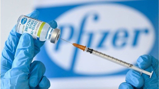 H&atilde;ng dược Pfizer dự kiến tăng gi&aacute; vaccine ngừa COVID-19 l&ecirc;n gấp 4 lần.