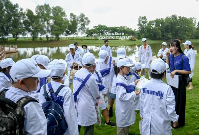 Vinamilk lan tỏa &#253; thức bảo vệ m&#244;i trường đến học sinh qua si&#234;u nh&#224; m&#225;y sữa v&#224; trang trại Green Farm - Ảnh 1