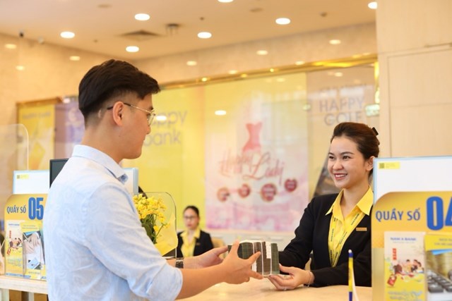 Kh&aacute;ch h&agrave;ng giao dịch tại Nam A Bank &nbsp;