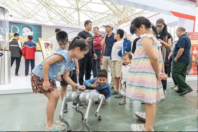 Choáng ngợp giữa Hội chợ Mùa Thu 2025: Mua - Ăn - Chơi - Chill - Check-in cả tuần không hết - Ảnh 6 Choáng ngợp giữa Hội chợ Mùa Thu 2025: Mua - Ăn - Chơi - Chill - Check-in cả tuần không hết - Ảnh 6