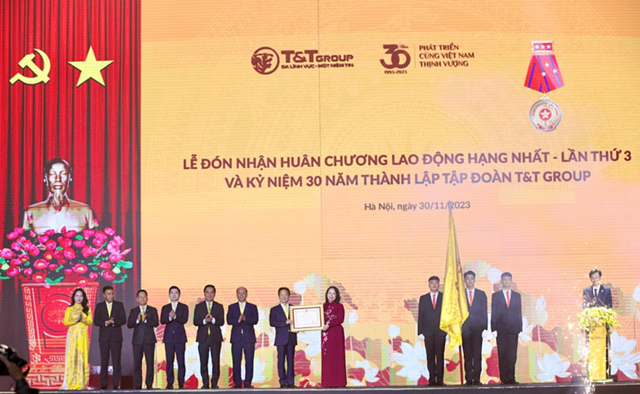 T&T Group được vinh danh Top 30 Tập đoàn đầu tư chiến lược Việt Nam (ALPHA30): Dấu ấn hệ sinh thái đa ngành bền vững - Ảnh 2 T&T Group được vinh danh Top 30 Tập đoàn đầu tư chiến lược Việt Nam (ALPHA30): Dấu ấn hệ sinh thái đa ngành bền vững - Ảnh 2