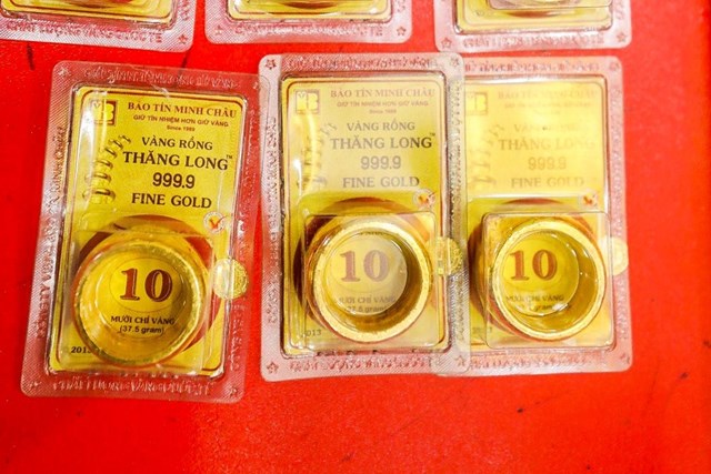Giá vàng hôm nay 30/10/2025: Vàng miếng vọt thêm 3,8 triệu đồng/lượng - Ảnh 1 Giá vàng hôm nay 30/10/2025: Vàng miếng vọt thêm 3,8 triệu đồng/lượng - Ảnh 1