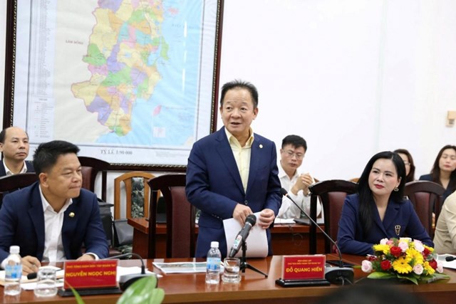 Chủ tịch Điều hành Tập đoàn T&T Group Đỗ Quang Hiển phát biểu tại buổi làm việc  Chủ tịch Điều hành Tập đoàn T&T Group Đỗ Quang Hiển phát biểu tại buổi làm việc 