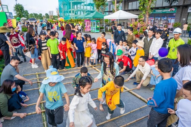 Lễ hội tại phố đi bộ H&ugrave;ng Vương, Eco Central Park.