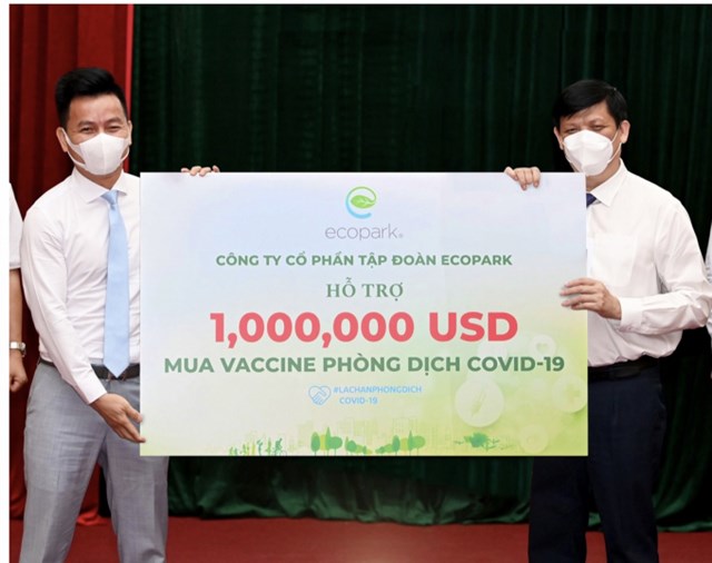 Ecopark trao 1 triệu USD ủng hộ quỹ Vaccine Covid-19 của Ch&iacute;nh phủ.