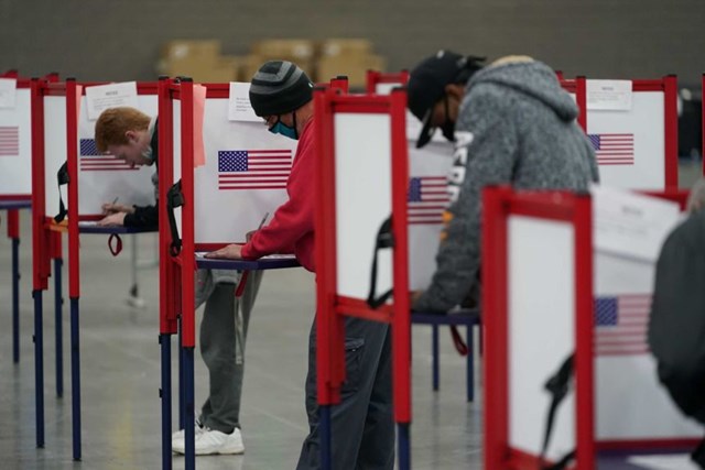 Trong 2 ng&agrave;y, Georgia ph&aacute;t hiện khoảng 5.000 phiếu bầu bị qu&ecirc;n chưa được kiểm (Ảnh minh họa: Reuters)