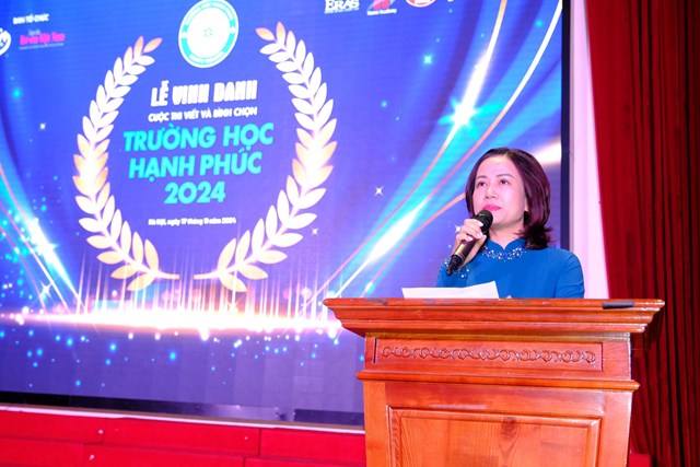 B&agrave; Vương Hương Giang, Ph&oacute; Gi&aacute;m đốc Sở Gi&aacute;o dục v&agrave; Đ&agrave;o tạo H&agrave; Nội đ&aacute;nh gi&aacute; cao sự nỗ lực của c&aacute;c trường tr&ecirc;n địa b&agrave;n Thủ đ&ocirc; đ&atilde; tham dự cuộc thi viết v&agrave; b&igrave;nh chọn "Trường học hạnh ph&uacute;c" - năm 2024, đồng thời tr&acirc;n trọng cảm ơn Tạp ch&iacute; Trẻ em Việt Nam đ&atilde; tổ chức th&agrave;nh c&ocirc;ng cuộc thi rất &yacute; nghĩa. Ảnh: LC