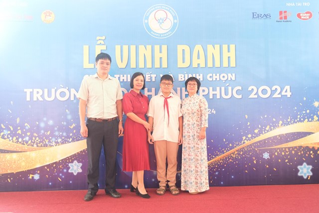 Em Nguyễn Đức Tr&iacute; - lớp 7A đến tham dự Lễ Vinh danh. Ảnh: LC