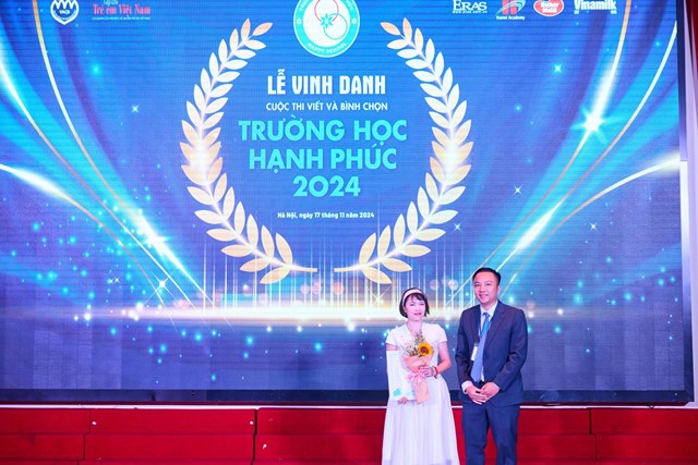 &Ocirc;ng Nguyễn Mạnh Huy - Tổng Bi&ecirc;n tập Tạp ch&iacute; Trẻ em Việt Nam - Trưởng BTC tri &acirc;n nh&agrave; thơ Bảo Ngọc Ph&oacute;&nbsp;Chủ&nbsp;tịch Hội&nbsp;đồng văn học thiếu nhi Hội Nh&agrave;&nbsp;văn Việt Nam - th&agrave;nh vi&ecirc;n BGK.