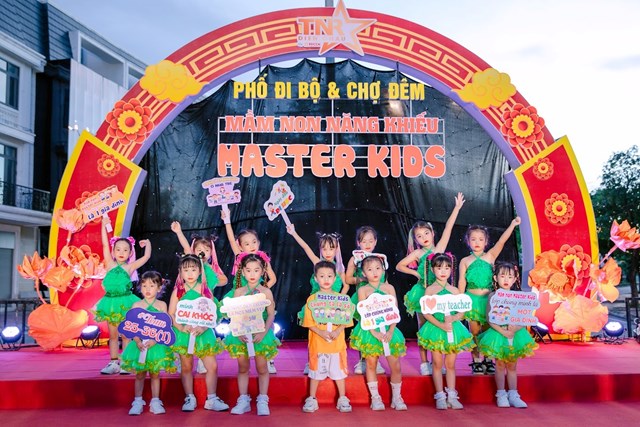 Master Kids l&agrave; một gia đ&igrave;nh với lớp erobic đầy năng động &nbsp;