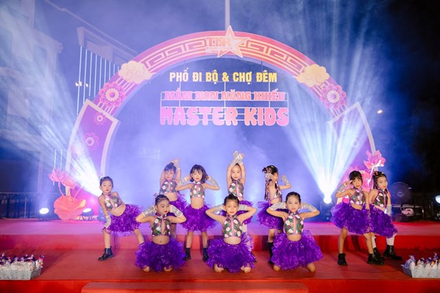 Lớp Rumba đầy c&aacute; t&iacute;nh của c&aacute;c b&eacute; lớp l&aacute; Master Kids TNR Stars Diễn Ch&acirc;u &nbsp;