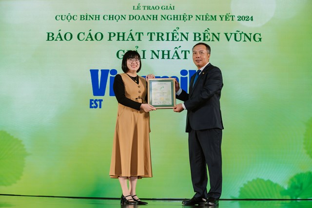 Vinamilk tiếp tục gi&agrave;nh Giải nhất B&aacute;o c&aacute;o ph&aacute;t triển bền vững v&agrave; k&eacute;o d&agrave;i th&agrave;nh t&iacute;ch 12 năm li&ecirc;n tiếp nằm trong Top 3. &nbsp;